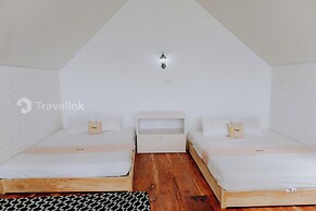 White Cabin By Travelink