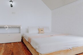 White Cabin By Travelink