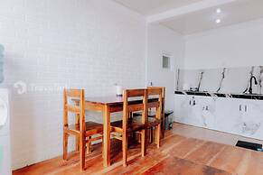 White Cabin By Travelink