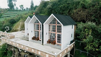 White Cabin By Travelink