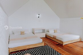 White Cabin By Travelink