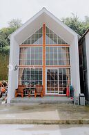 White Cabin By Travelink