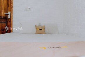 White Cabin By Travelink