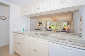Steps to the Beach! Resort Access & Golf Cart Included! Dog Friendly