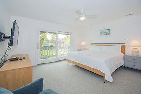 Steps to the Beach! Resort Access & Golf Cart Included! Dog Friendly