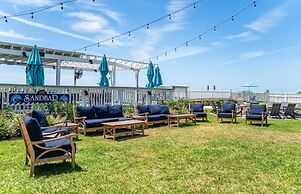 Steps to the Beach! Resort Access & Golf Cart Included! Dog Friendly