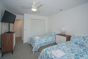 Steps to the Beach! Resort Access & Golf Cart Included! Dog Friendly