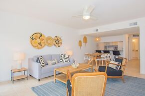 Steps to the Beach! Resort Access & Golf Cart Included! Dog Friendly