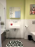 Beautiful 2 Bed Apartment on Beach by Urban Roost
