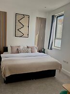 Beautiful 2 Bed Apartment on Beach by Urban Roost