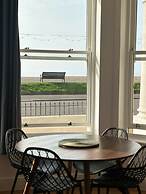 Beautiful 2 Bed Apartment on Beach by Urban Roost