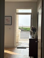 Beautiful 2 Bed Apartment on Beach by Urban Roost