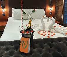 The Famous Floor Sleeps 26 and Group Acc Sleeps30