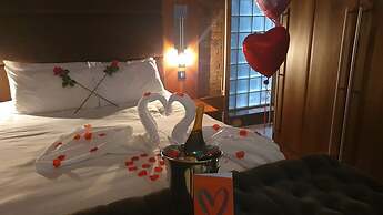 The Famous Floor Sleeps 26 and Group Acc Sleeps30