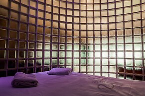 The Famous Floor Sleeps 26 and Group Acc Sleeps30