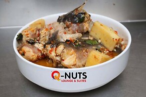 Q Nuts Lounge And Suites