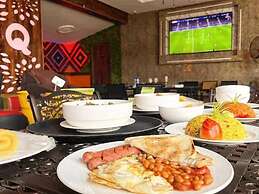 Q Nuts Lounge And Suites