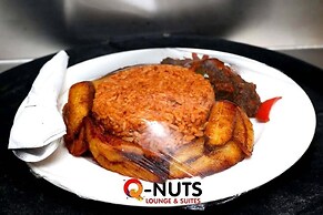 Q Nuts Lounge And Suites