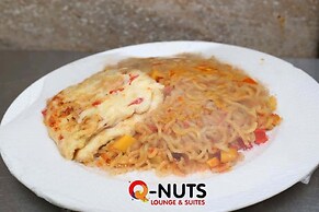 Q Nuts Lounge And Suites