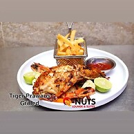 Q Nuts Lounge And Suites