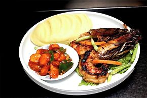 Q Nuts Lounge And Suites