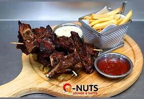 Q Nuts Lounge And Suites