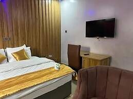 La Topik Hotel and Suites