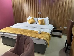 La Topik Hotel and Suites