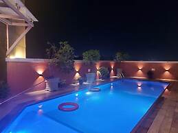 La Topik Hotel and Suites