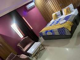 La Topik Hotel and Suites