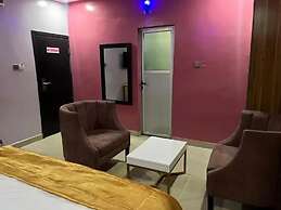 La Topik Hotel and Suites