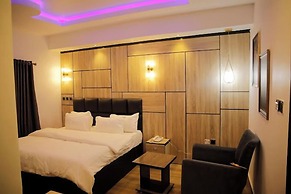 Britannia Hotel and Suites