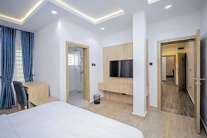 Britannia Hotel and Suites