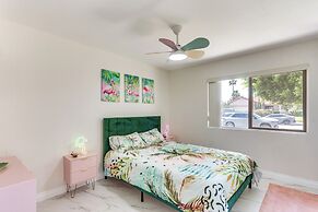 Game Room, Hot Tub & Mtn Views: Palm Springs Gem