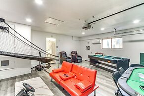 Game Room, Hot Tub & Mtn Views: Palm Springs Gem
