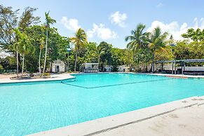 2 Mi to Sombrero Beach: Condo w/ Pool & Hot Tub