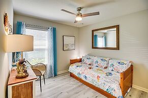 10 Mi to Ocean: Home w/ Lanai in Ormond Beach!