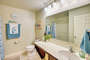 10 Mi to Ocean: Home w/ Lanai in Ormond Beach!