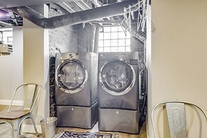 Near Dtwn, Dining & Bars: Spacious Cincy Home Base