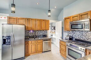 Near Dtwn, Dining & Bars: Spacious Cincy Home Base