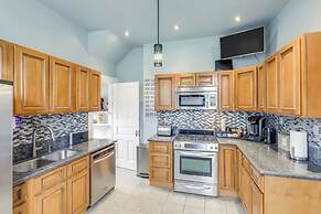 Near Dtwn, Dining & Bars: Spacious Cincy Home Base