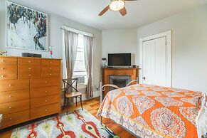 Near Dtwn, Dining & Bars: Spacious Cincy Home Base