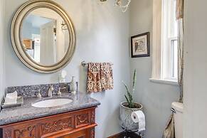 Near Dtwn, Dining & Bars: Spacious Cincy Home Base