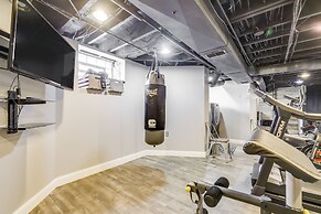 Near Dtwn, Dining & Bars: Spacious Cincy Home Base
