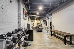 Near Dtwn, Dining & Bars: Spacious Cincy Home Base