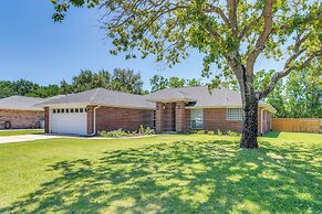 6 Mi to Navarre Beach: Dog-friendly Home w/ Yard