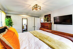 1 Mi to University of Cincinnati: Avondale Gem!