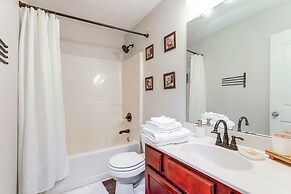 18 Mi to Atlanta: Family Retreat w/ Patio