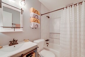 4 Mi to Stone Mountain: Retreat w/ Fenced Yard!