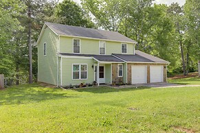 4 Mi to Stone Mountain: Retreat w/ Fenced Yard!